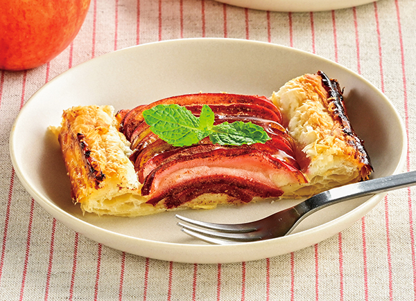 シナモン風味の焼きりんごパイ